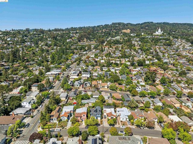 2420 Carmel St, Oakland, CA 94602