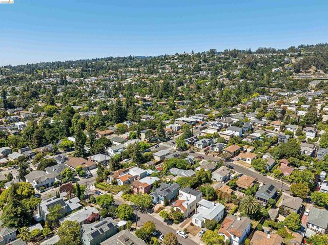 2420 Carmel St, Oakland, CA 94602