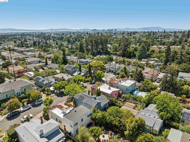 2420 Carmel St, Oakland, CA 94602