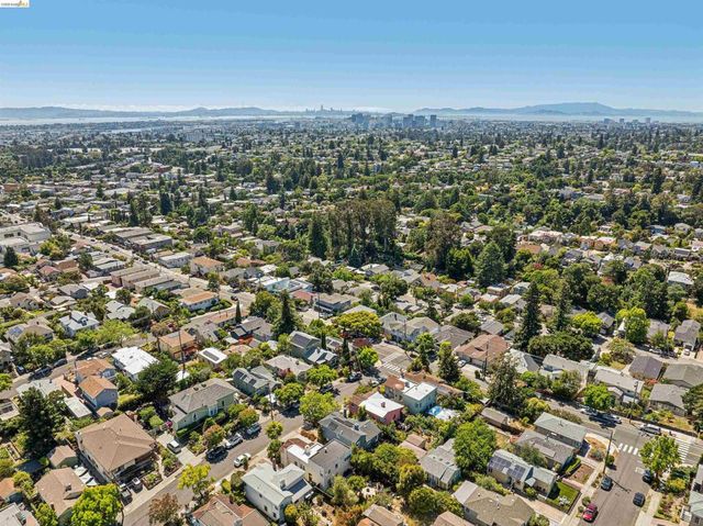 2420 Carmel St, Oakland, CA 94602