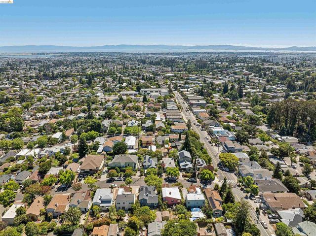 2420 Carmel St, Oakland, CA 94602