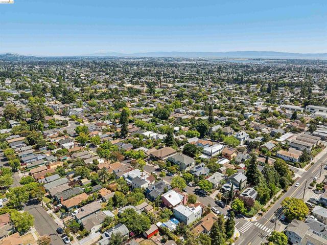 2420 Carmel St, Oakland, CA 94602