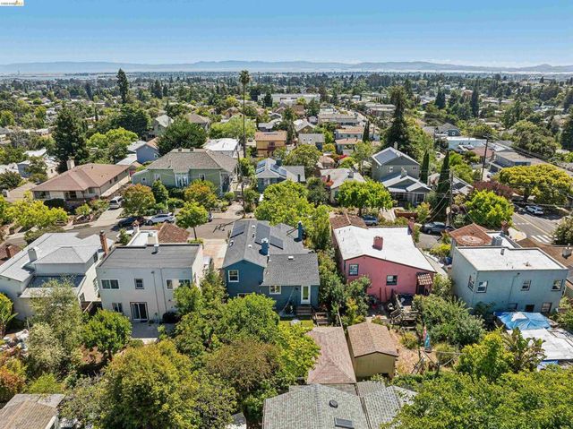 2420 Carmel St, Oakland, CA 94602