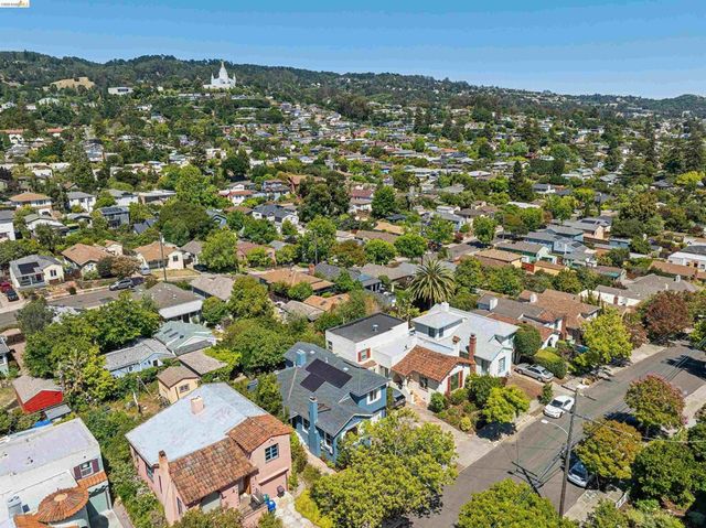 2420 Carmel St, Oakland, CA 94602