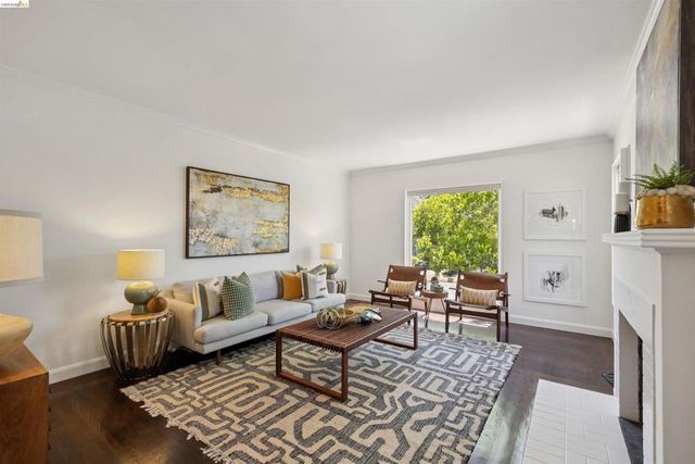 2420 Carmel St, Oakland, CA 94602
