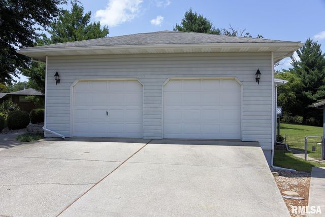 8155 Old Jacksonville Road, Pleasant Plains, IL 62677