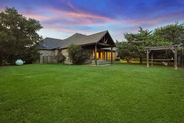 1560 Karen Drive, Argyle, TX 76226