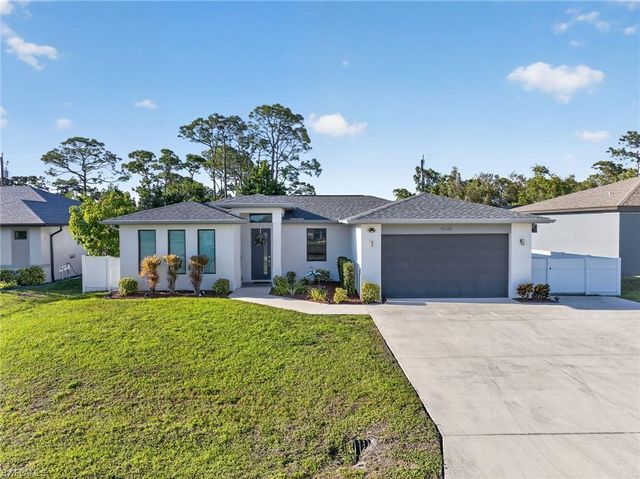 4634 Catalina LN, Bonita Springs, FL 34134