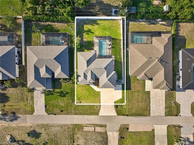4634 Catalina LN, Bonita Springs, FL 34134