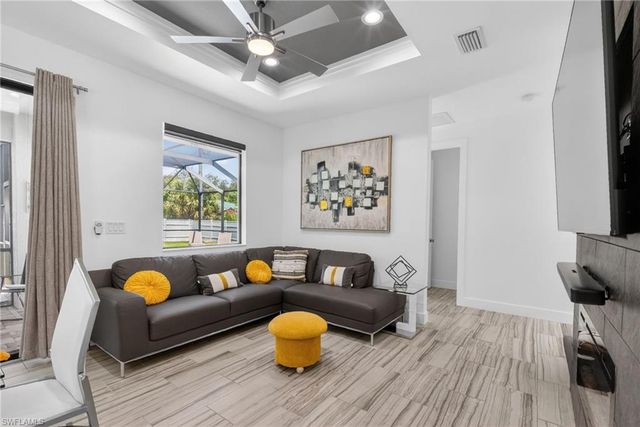 4634 Catalina LN, Bonita Springs, FL 34134