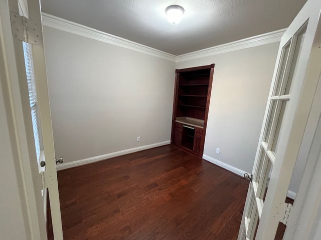 1145 Valley Vista Drive, Irving, TX 75063