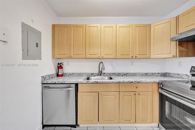 505 S Pine Island Road 405B, Plantation, FL 33324