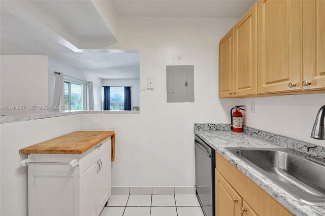 505 S Pine Island Road 405B, Plantation, FL 33324