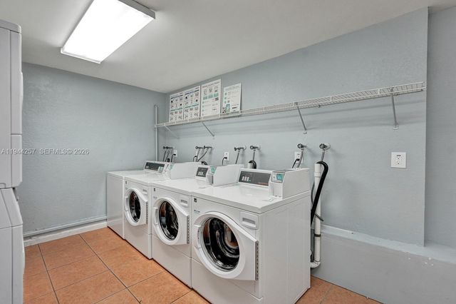 505 S Pine Island Road 405B, Plantation, FL 33324