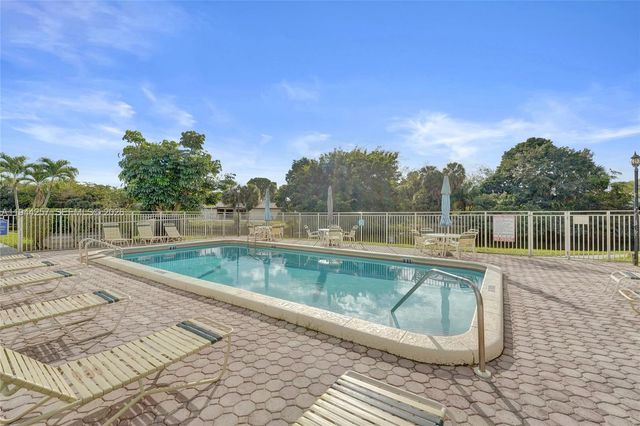 505 S Pine Island Road 405B, Plantation, FL 33324