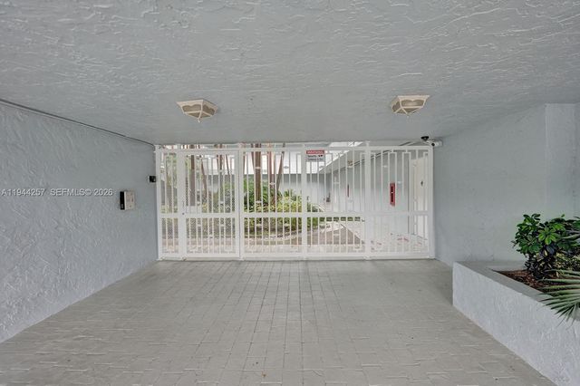 505 S Pine Island Road 405B, Plantation, FL 33324