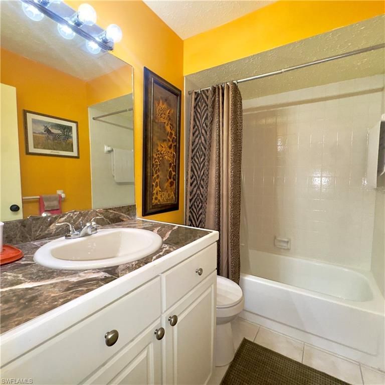 Image 13 of property listing at 1414 SE 46th ST 2B, Cape Coral, FL 33904