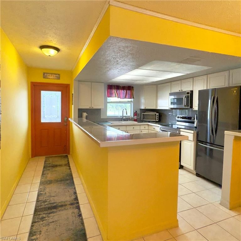Image 4 of property listing at 1414 SE 46th ST 2B, Cape Coral, FL 33904