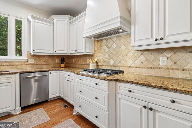 2664 Black Fox Way, Buford, GA 30519