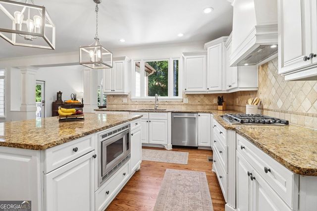 2664 Black Fox Way, Buford, GA 30519