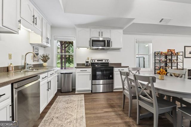 2664 Black Fox Way, Buford, GA 30519