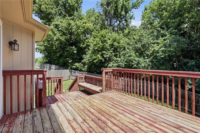 2358 NE Overbrook Drive, Blue Springs, MO 64029