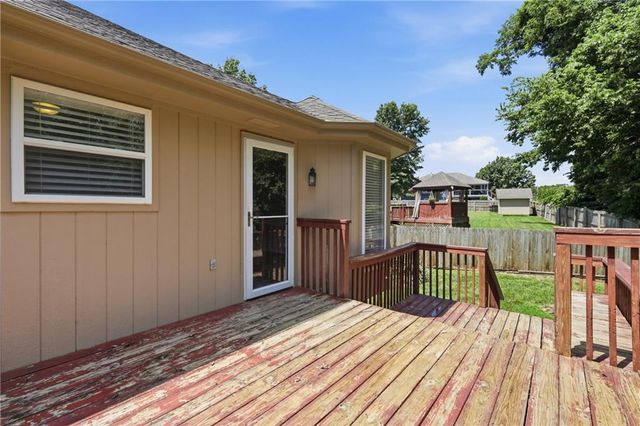 2358 NE Overbrook Drive, Blue Springs, MO 64029