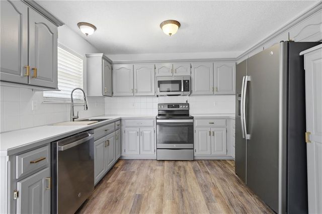 2358 NE Overbrook Drive, Blue Springs, MO 64029