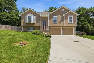 2358 NE Overbrook Drive, Blue Springs, MO 64029