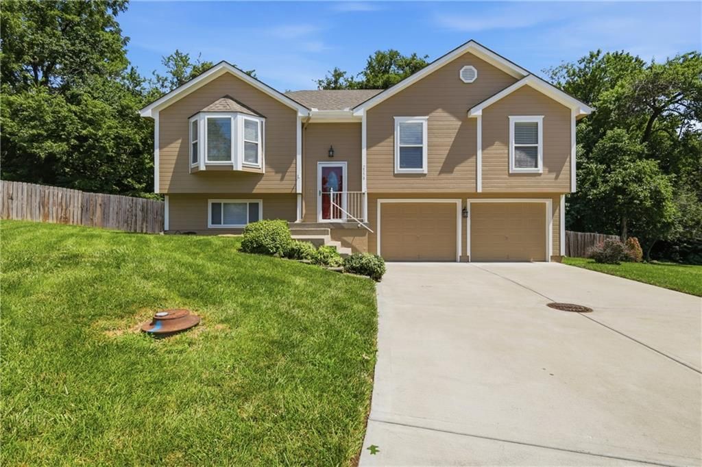 2358 NE Overbrook Drive, Blue Springs, MO 64029