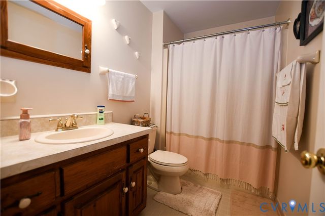 427 Pine Ln, King William, VA 23086