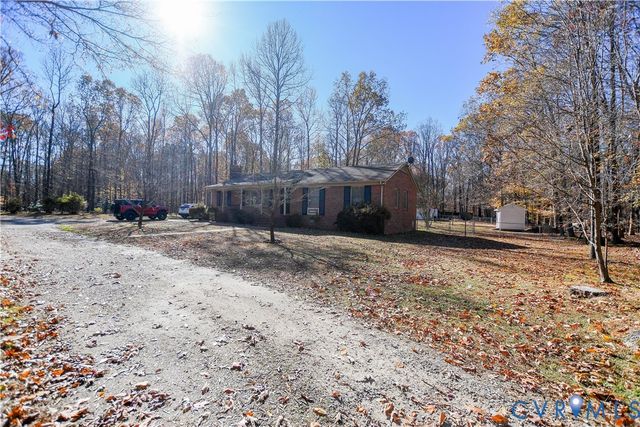 427 Pine Ln, King William, VA 23086