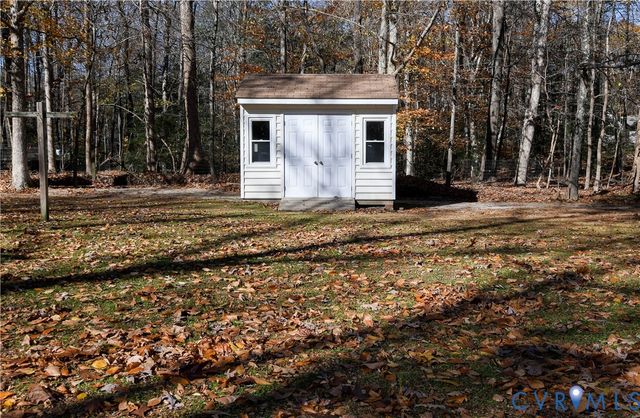 427 Pine Ln, King William, VA 23086