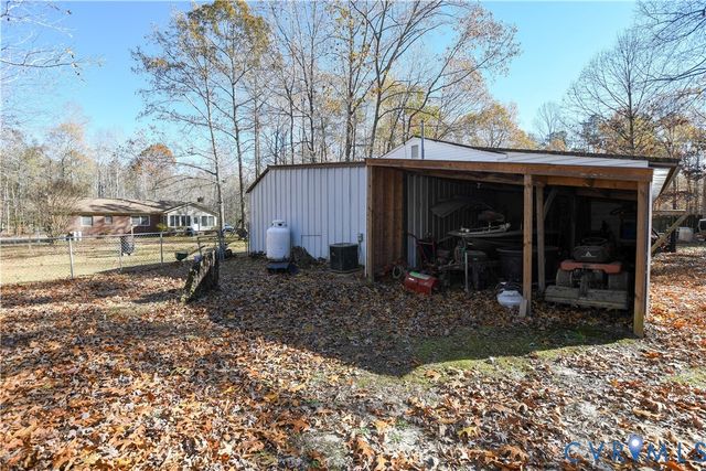 427 Pine Ln, King William, VA 23086