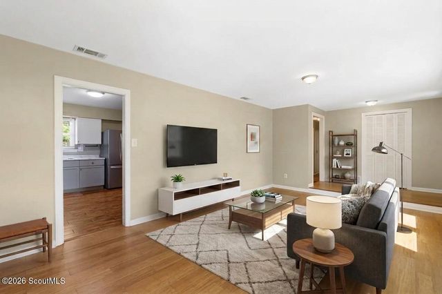 17 Regent Drive, Savannah, GA 31406