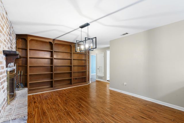 17 Regent Drive, Savannah, GA 31406