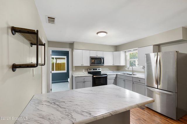 17 Regent Drive, Savannah, GA 31406