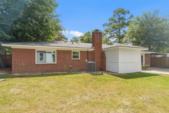 17 Regent Drive, Savannah, GA 31406