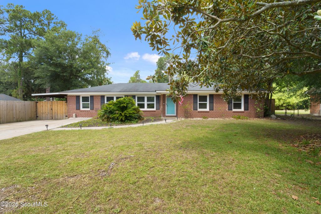 17 Regent Drive, Savannah, GA 31406
