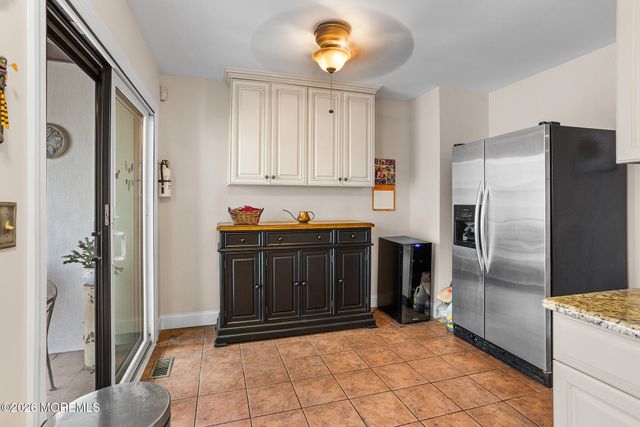 25 Tower Hill Drive 1014, Red Bank, NJ 07701