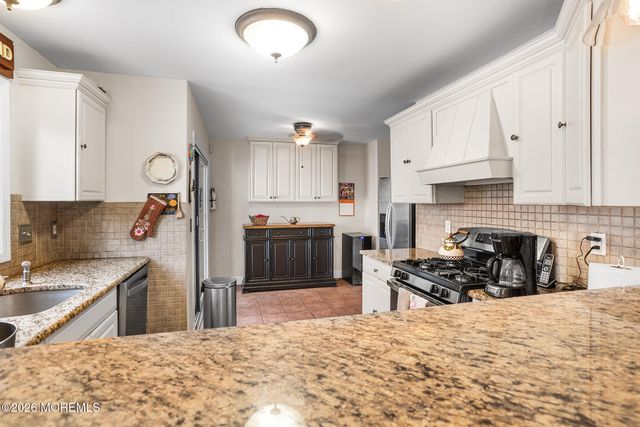25 Tower Hill Drive 1014, Red Bank, NJ 07701