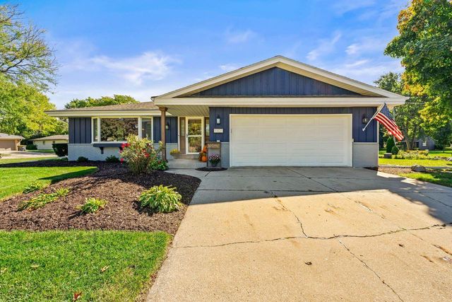 1101 Dogwood LANE, Waukesha, WI 53189