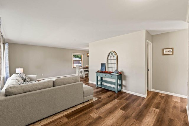 1101 Dogwood LANE, Waukesha, WI 53189