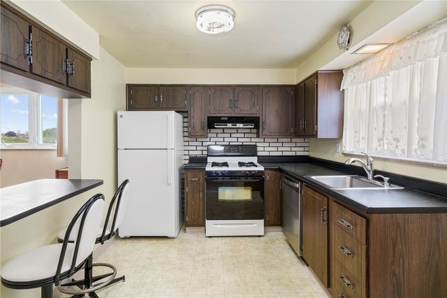 1329 Overdale Dr, West Homestead, PA 15120