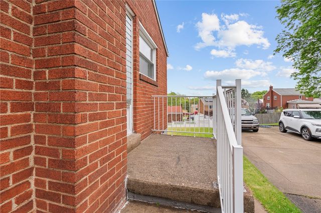 1329 Overdale Dr, West Homestead, PA 15120