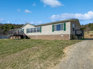 855 Dusty Rock RD, Riner, VA 24149