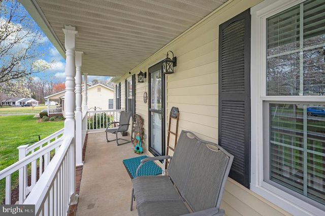 9504 QUAIL MEADOWS DR, Spotsylvania, VA 22551