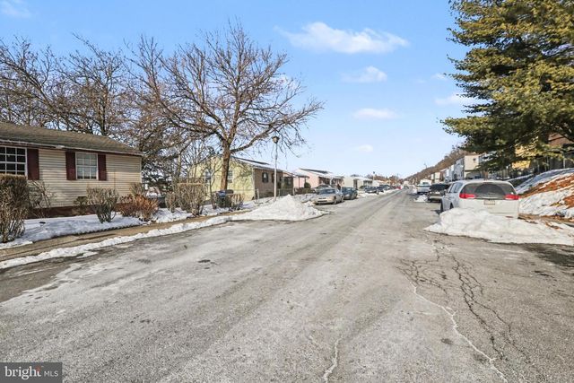 715 SAINT MARYS DR, Steelton, PA 17113