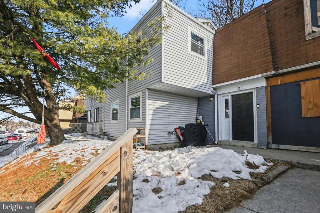 715 SAINT MARYS DR, Steelton, PA 17113