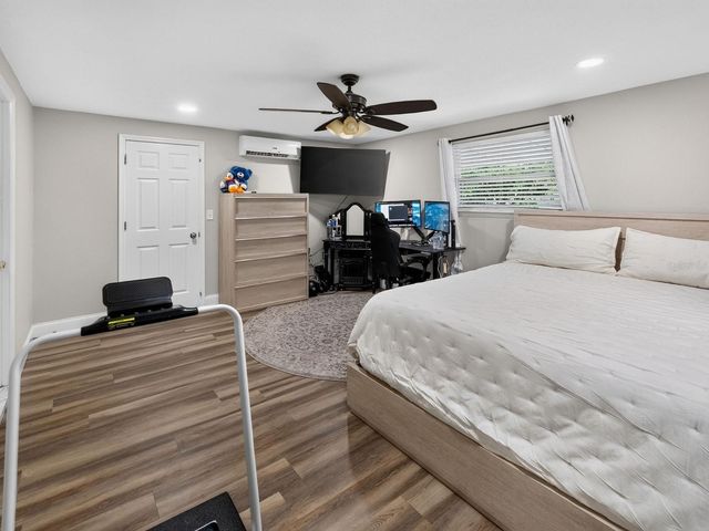 9218 W ROBSON STREET, Tampa, FL 33615